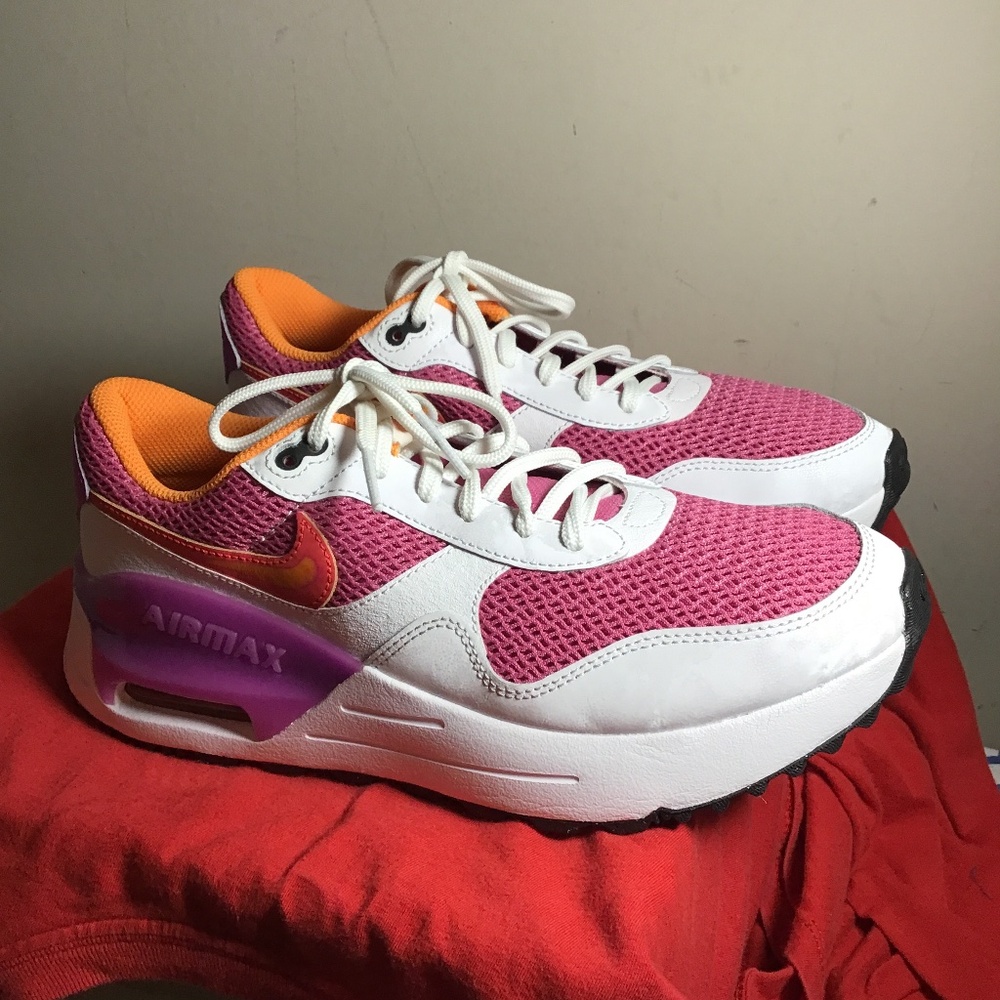 ❤️Nike women’s size 9, new condition, see photos, mint, Cosmic-Fuchsia, 😎😎